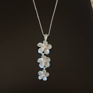 NWOT  Hawaiin Three Plumeria Flower Pendant Necklace 925 Sterling Silver